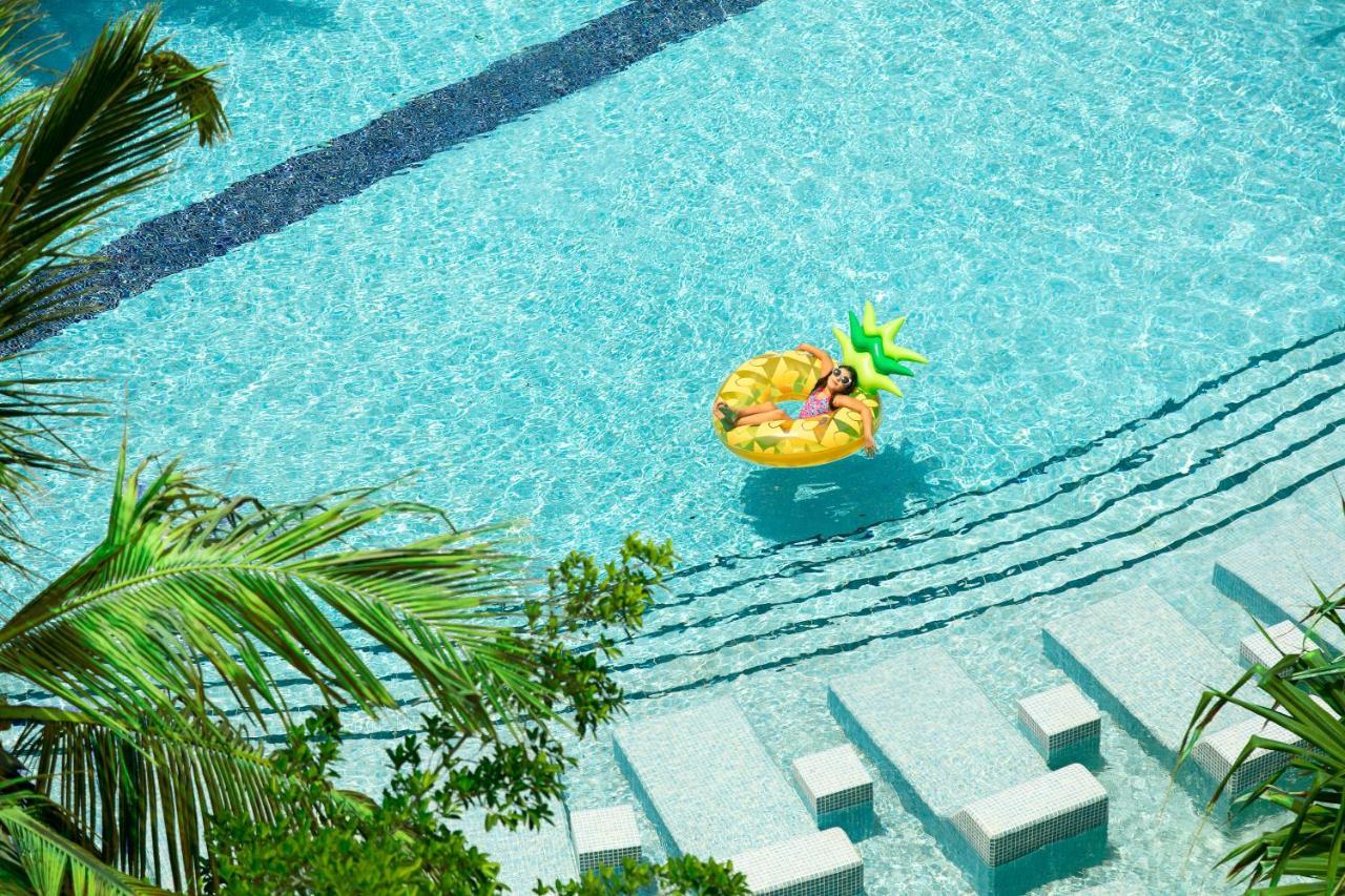 Shangri-La Barr Al Jissah, Mascate Exterior foto A pineapple float