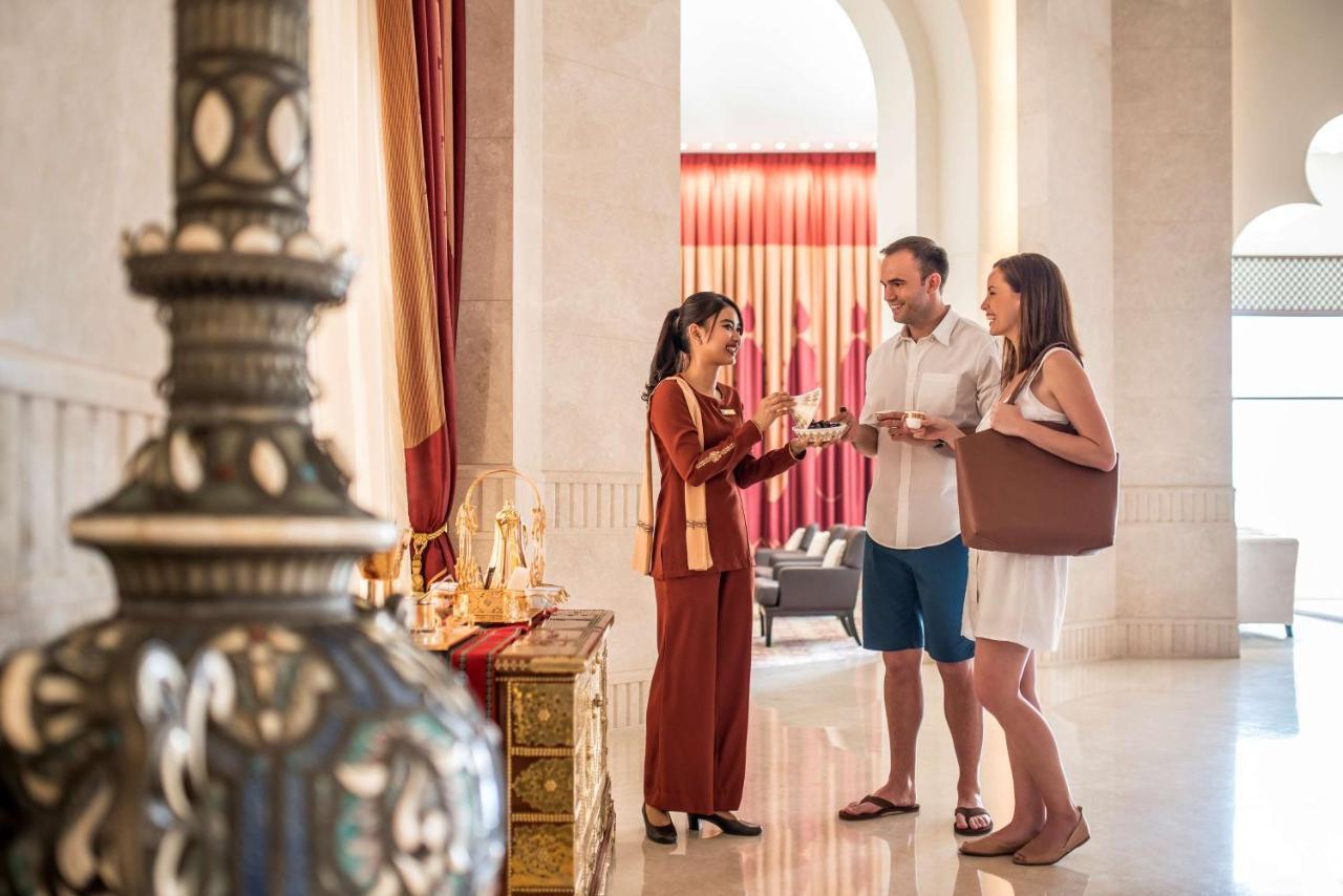 Shangri-La Barr Al Jissah, Mascate Exterior foto Concierge at Jumeirah Atlantis