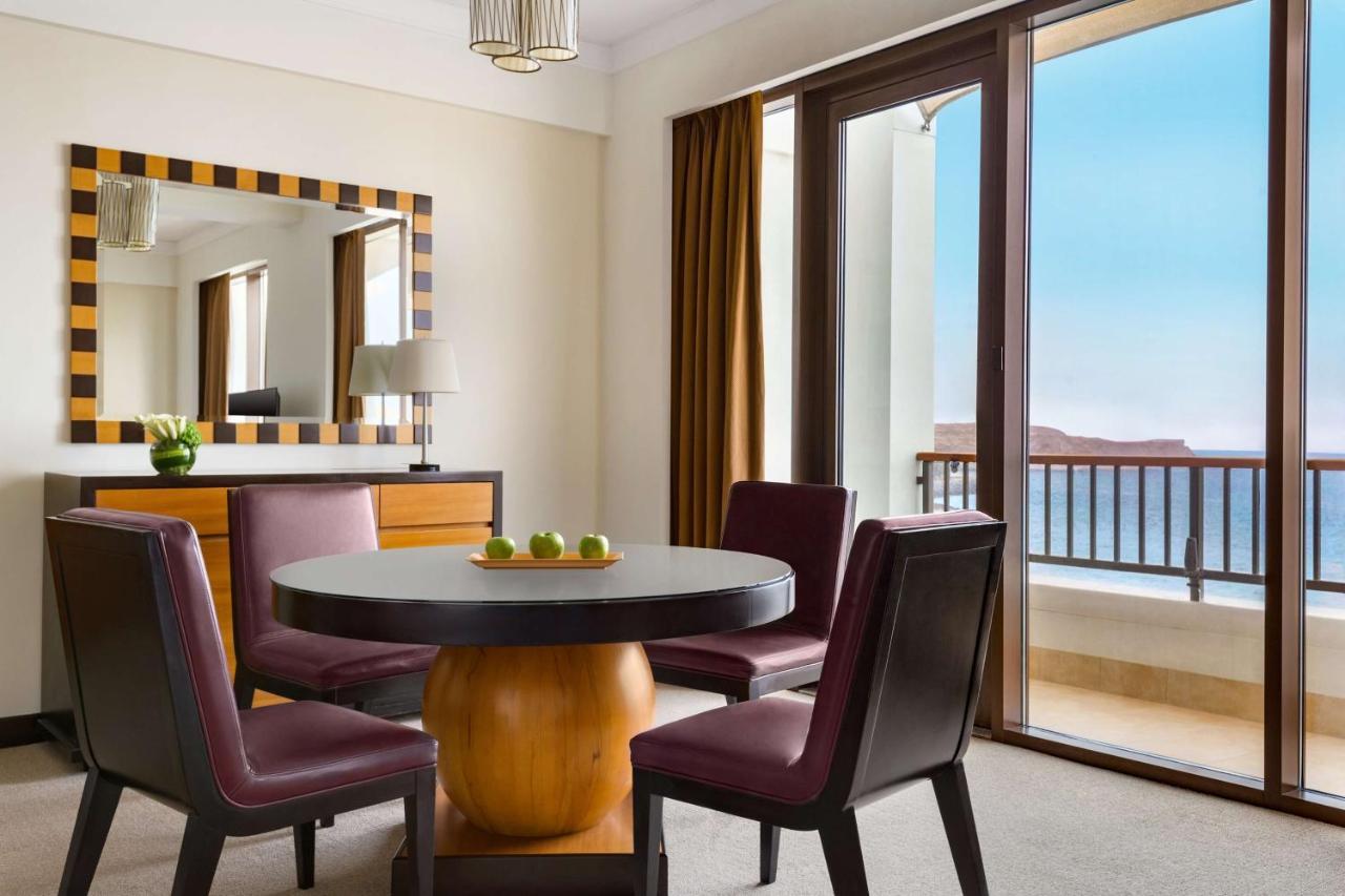 Shangri-La Barr Al Jissah, Mascate Exterior foto A dining room at the Atlantis Paradise Island